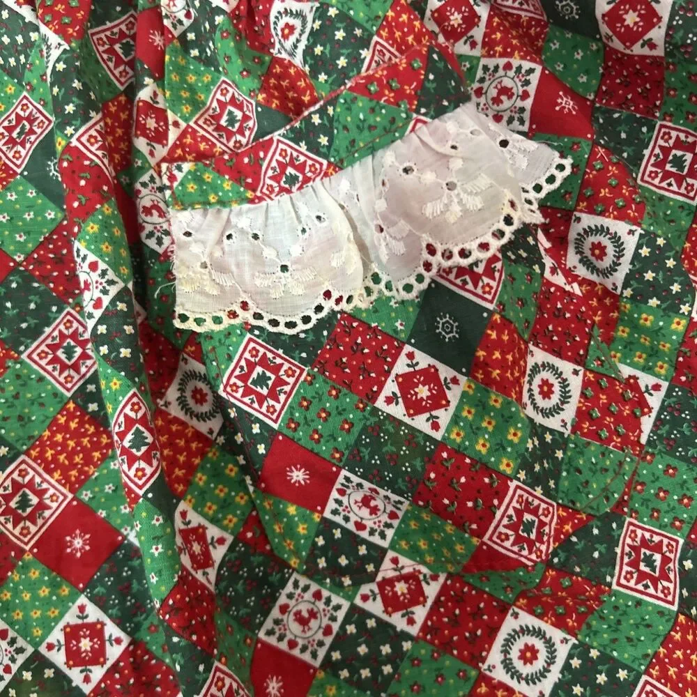 Vintage Handmade Half Apron Edged w/ Eyelet Lace Christmas Pattern/Colors